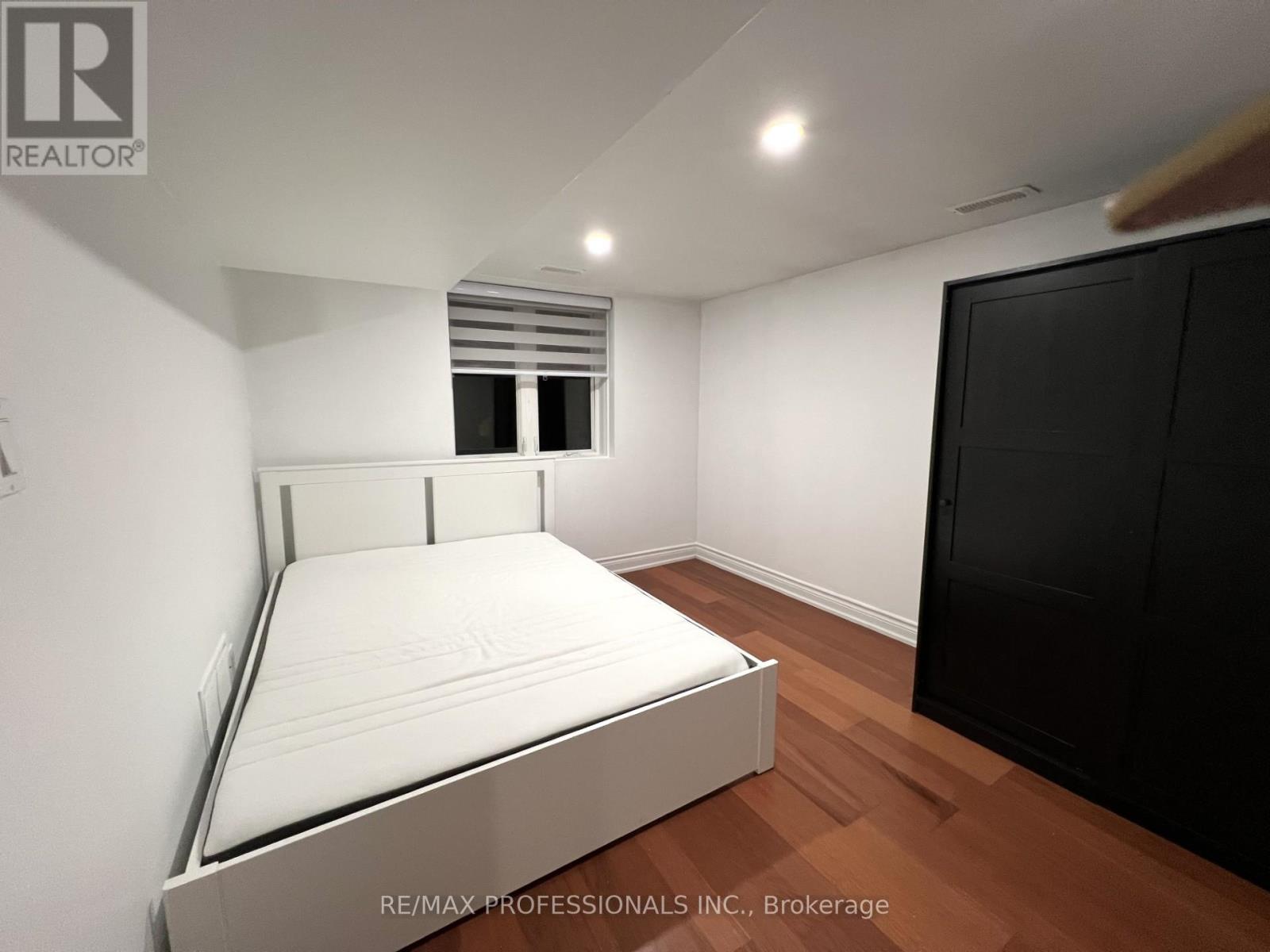 102 Stephen Drive, Toronto, Ontario  M8Y 3N3 - Photo 9 - W12641478