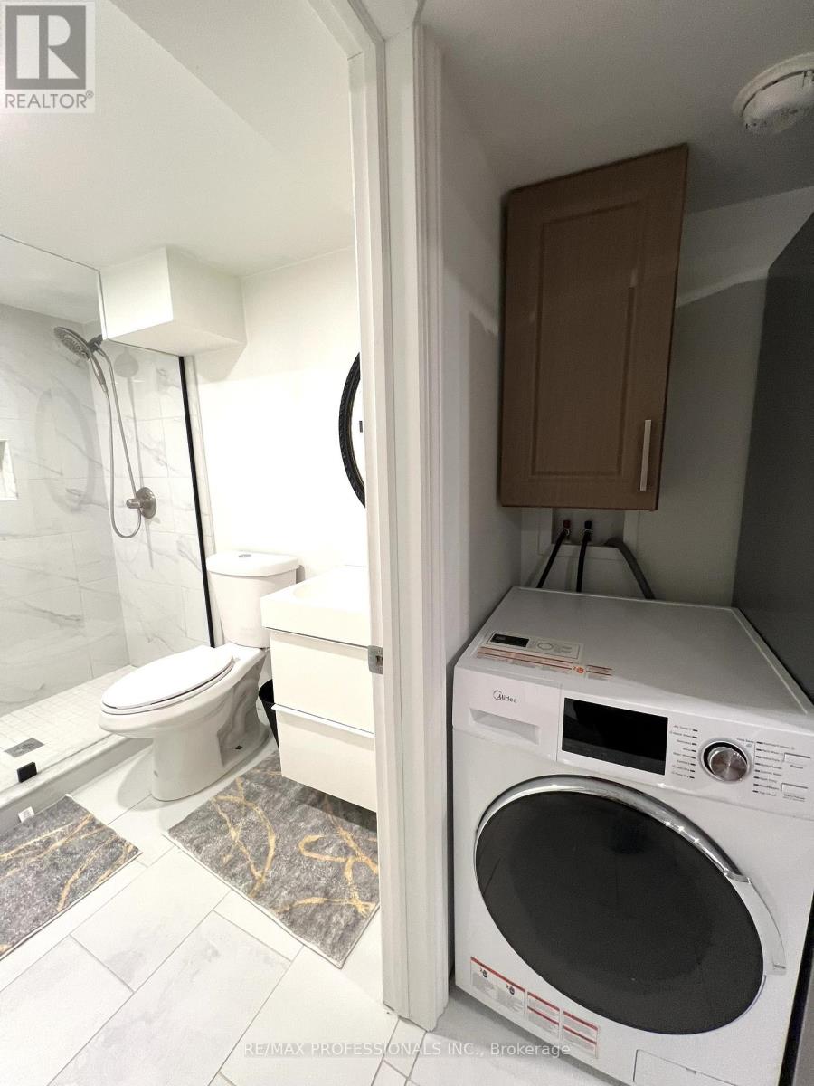 102 Stephen Drive, Toronto, Ontario  M8Y 3N3 - Photo 12 - W12641478