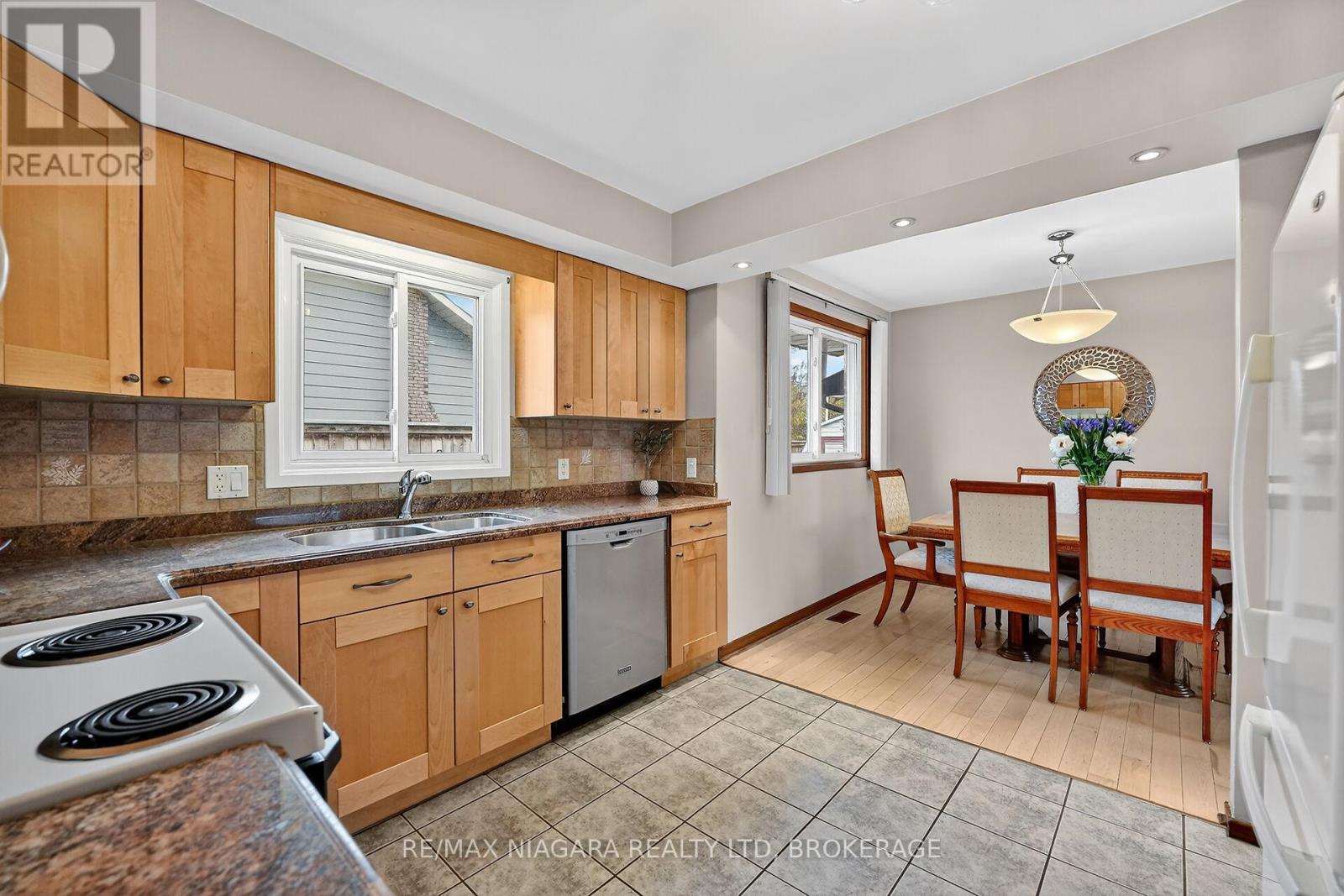 3 Donalda Court, St. Catharines, Ontario  L2M 7E7 - Photo 9 - X12581542