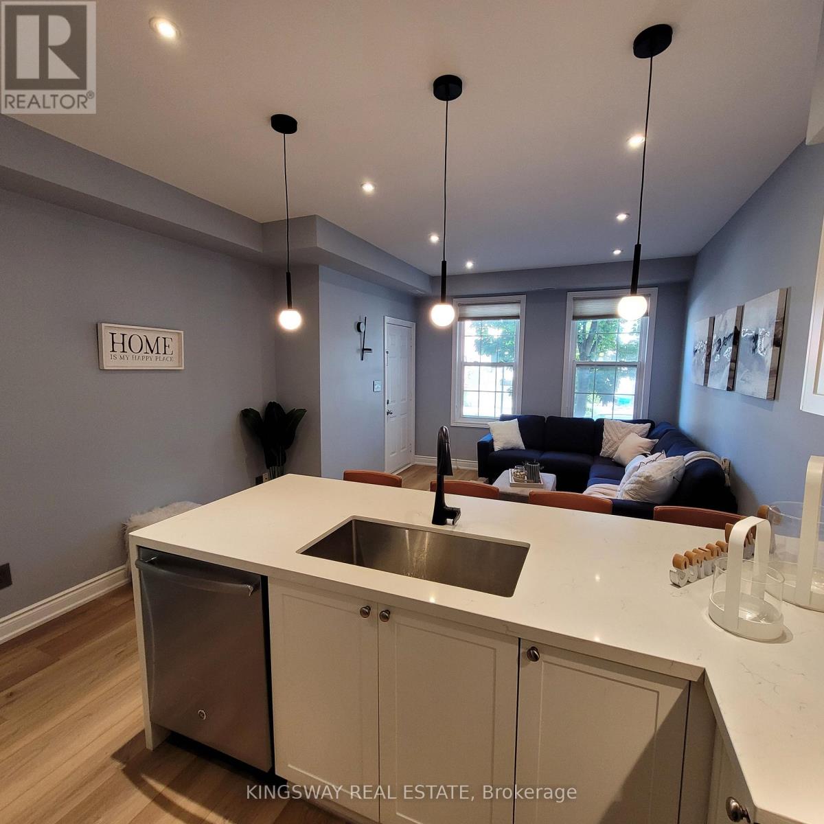 74b Coxwell Avenue, Toronto, Ontario  M4L 3A7 - Photo 14 - E12683638