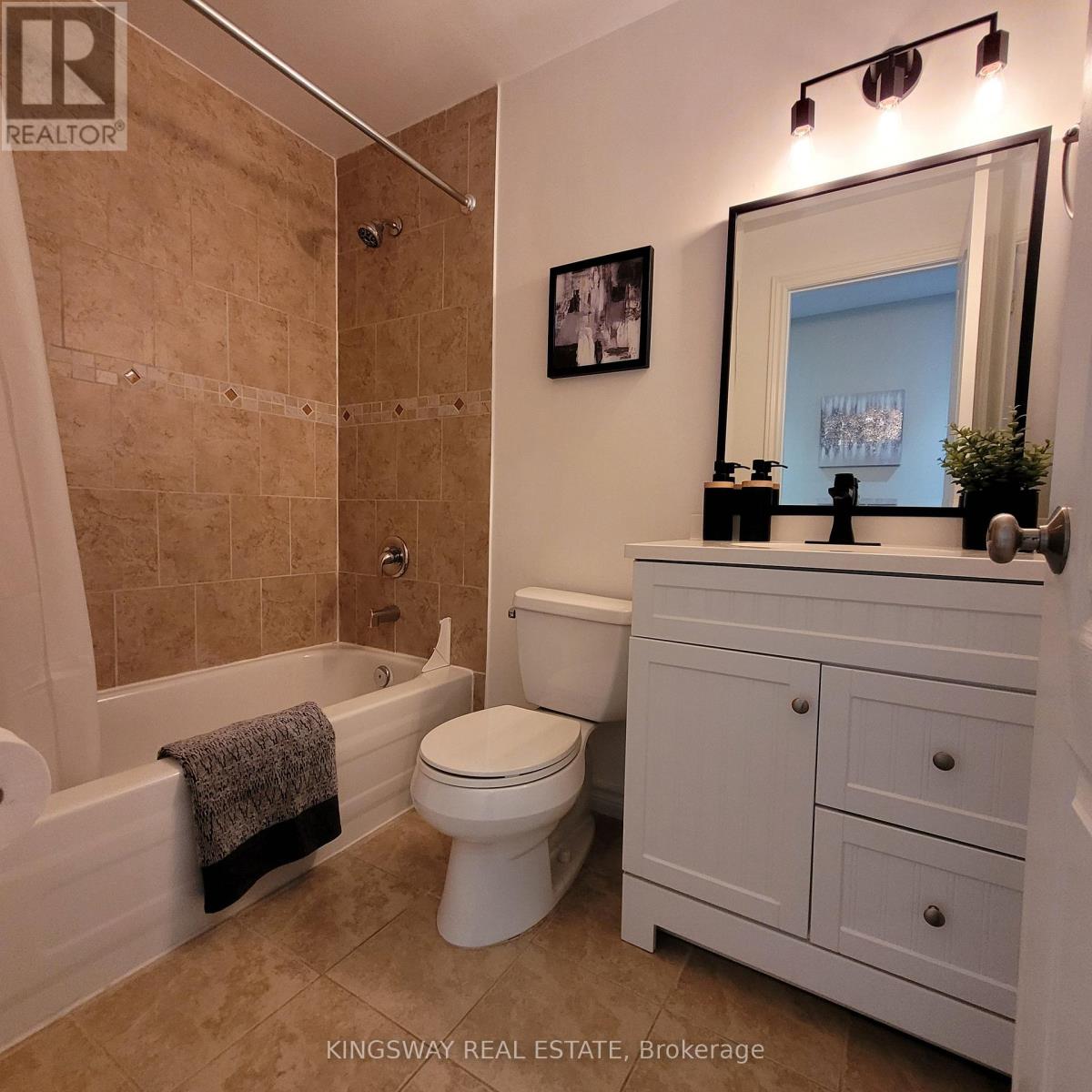 74b Coxwell Avenue, Toronto, Ontario  M4L 3A7 - Photo 16 - E12683638