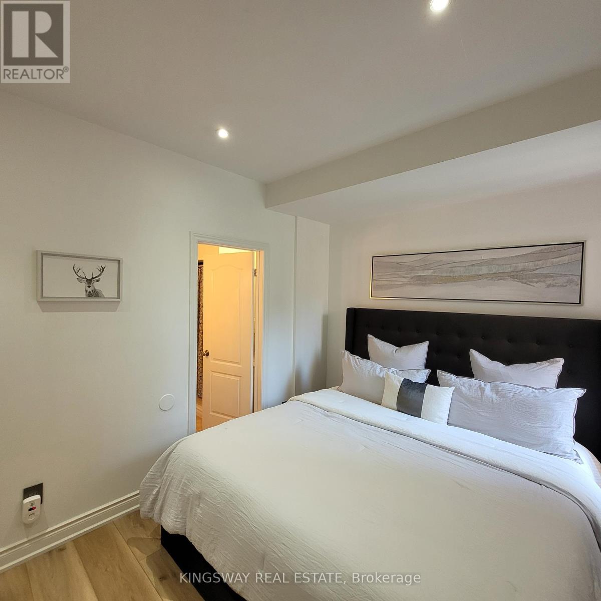 74b Coxwell Avenue, Toronto, Ontario  M4L 3A7 - Photo 19 - E12683638