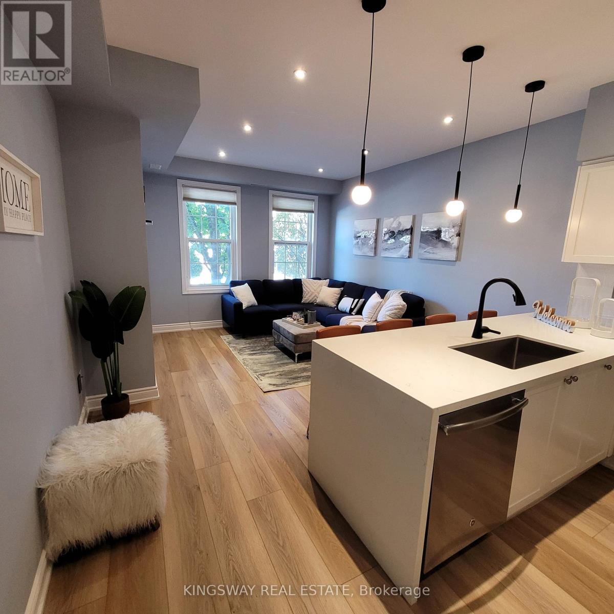 74b Coxwell Avenue, Toronto, Ontario  M4L 3A7 - Photo 7 - E12683638