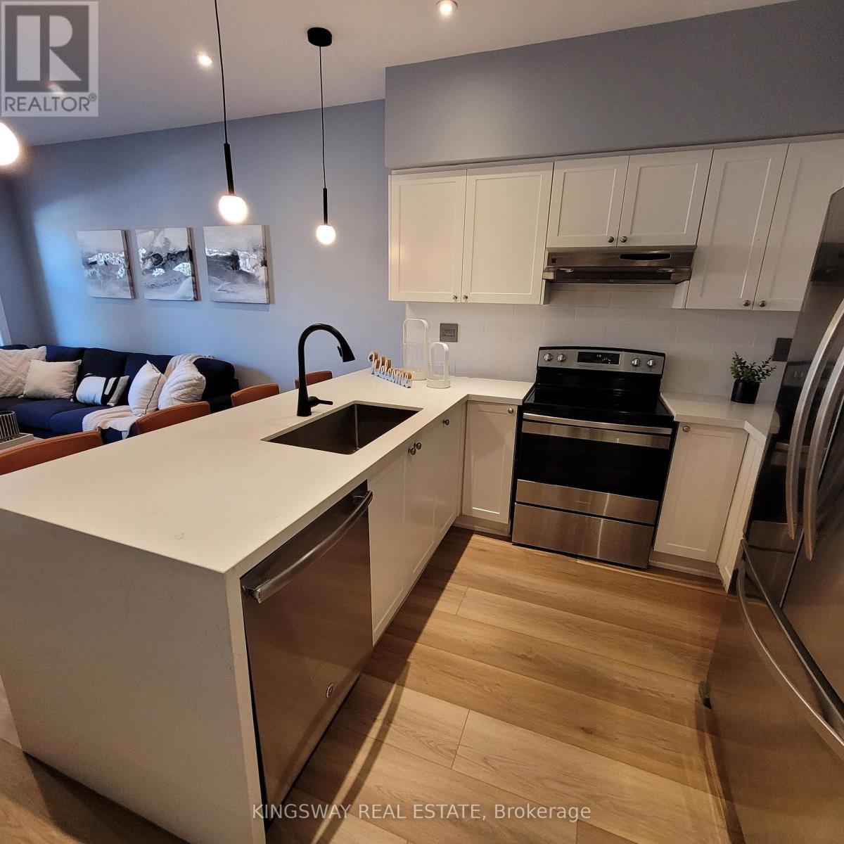 74b Coxwell Avenue, Toronto, Ontario  M4L 3A7 - Photo 8 - E12683638