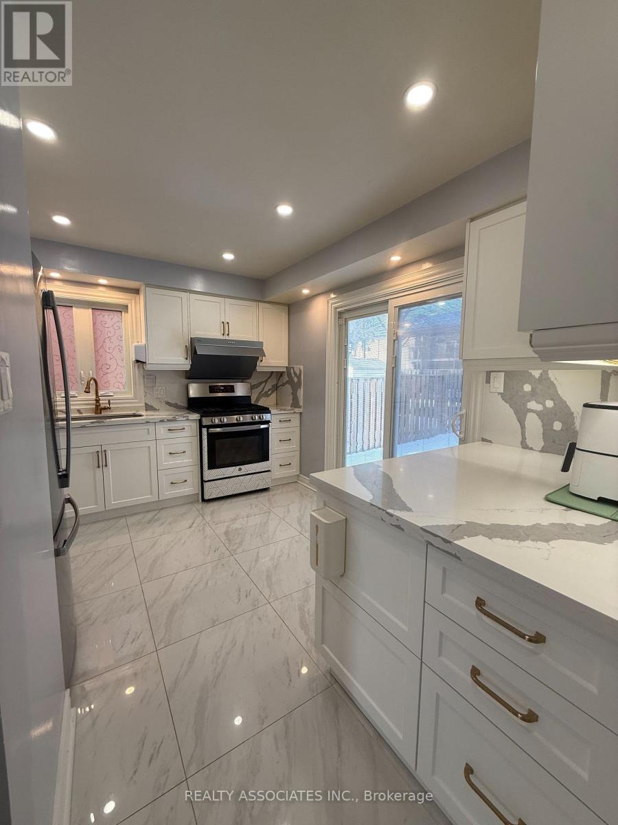 6 Harbord Crescent, Ajax, Ontario  L1S 4E1 - Photo 6 - E12683692