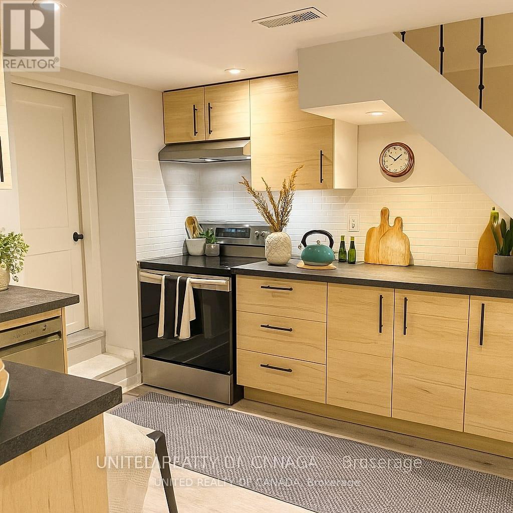 Lower - 126 Weldrick Rd Road W, Richmond Hill (North Richvale), Ontario  L4C 3V1 - Photo 5 - N12683640