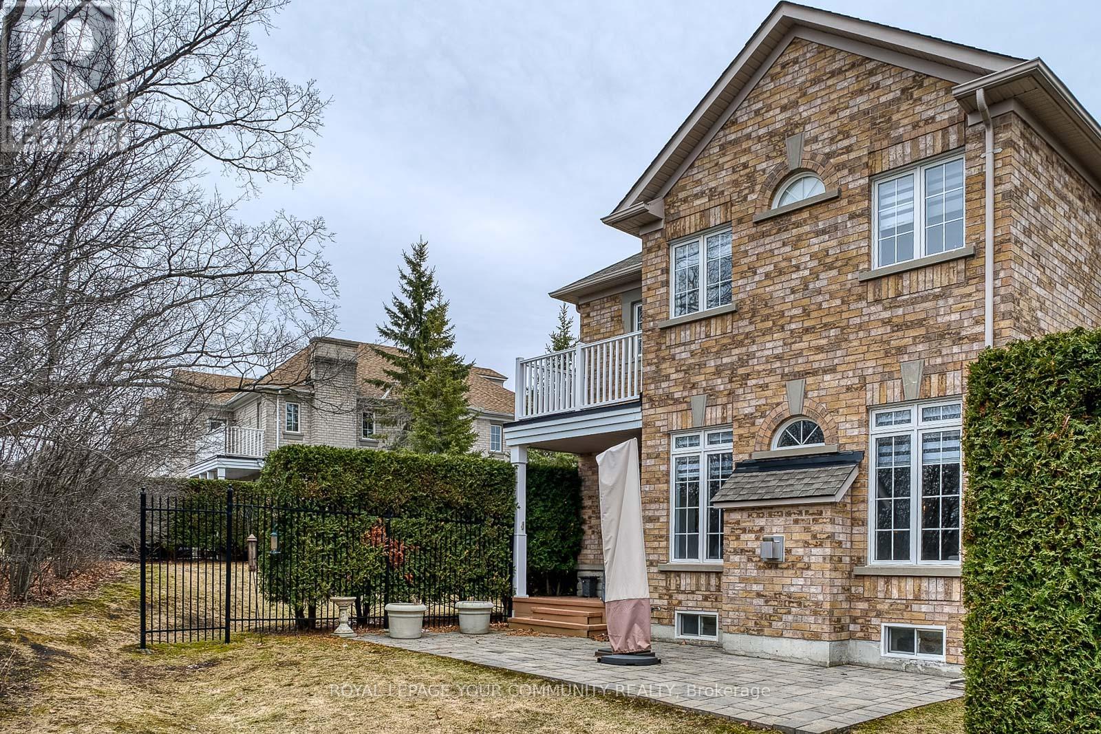 56 - 59 Stonecliffe Crescent, Aurora, Ontario  L4G 7Z7 - Photo 5 - N12683656