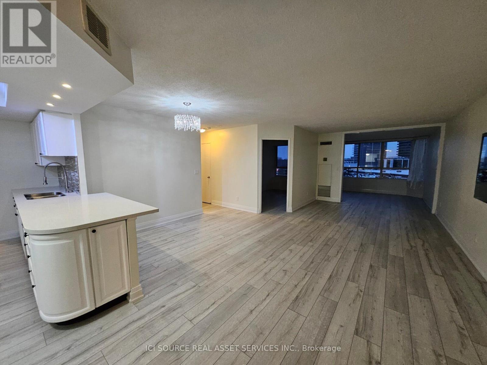 501 - 33 Weldrick Road E, Richmond Hill (Observatory), Ontario  L4C 8W4 - Photo 13 - N12683720