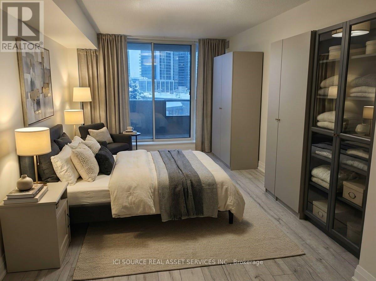 501 - 33 Weldrick Road E, Richmond Hill (Observatory), Ontario  L4C 8W4 - Photo 2 - N12683720