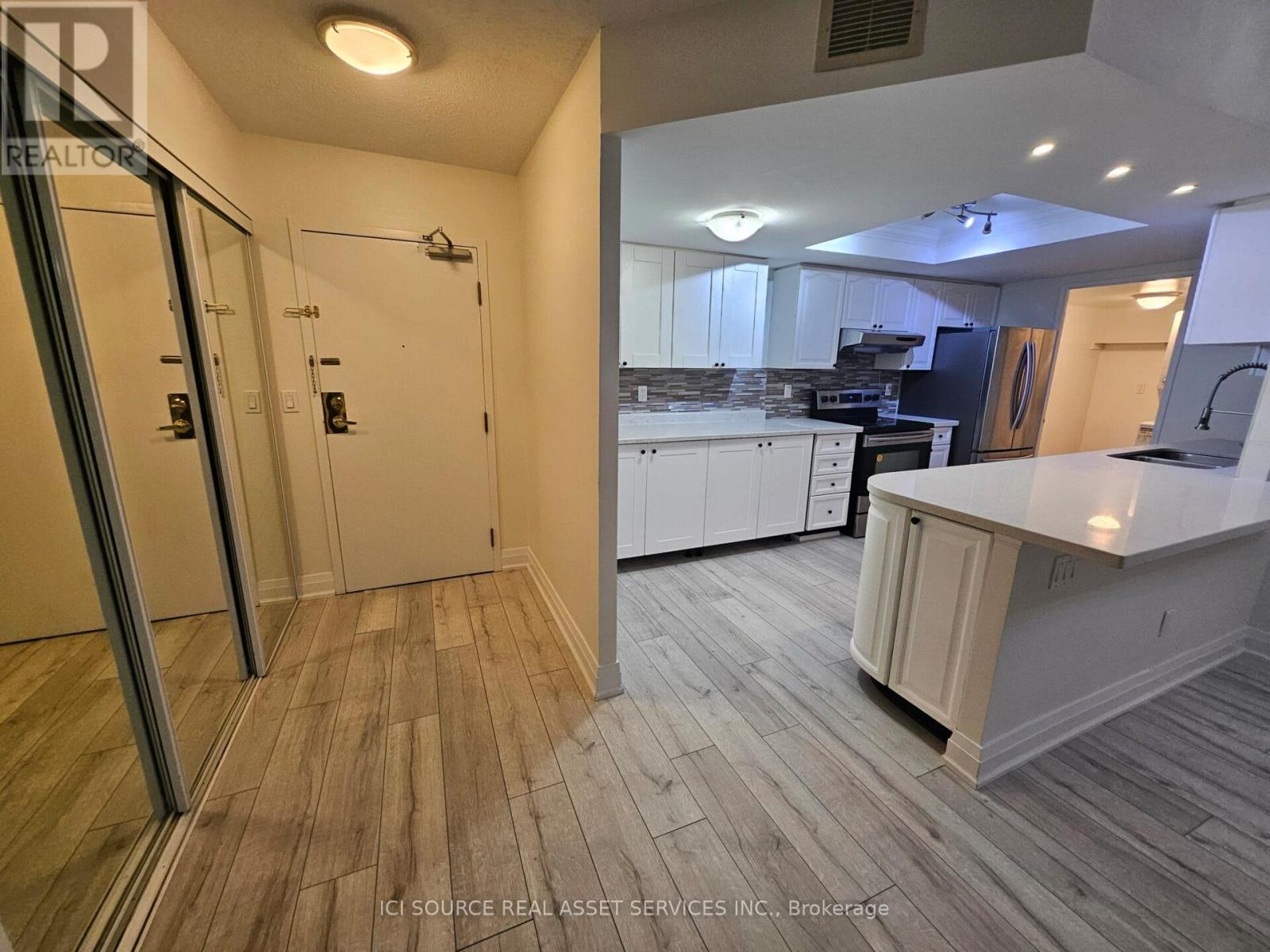 501 - 33 Weldrick Road E, Richmond Hill (Observatory), Ontario  L4C 8W4 - Photo 7 - N12683720