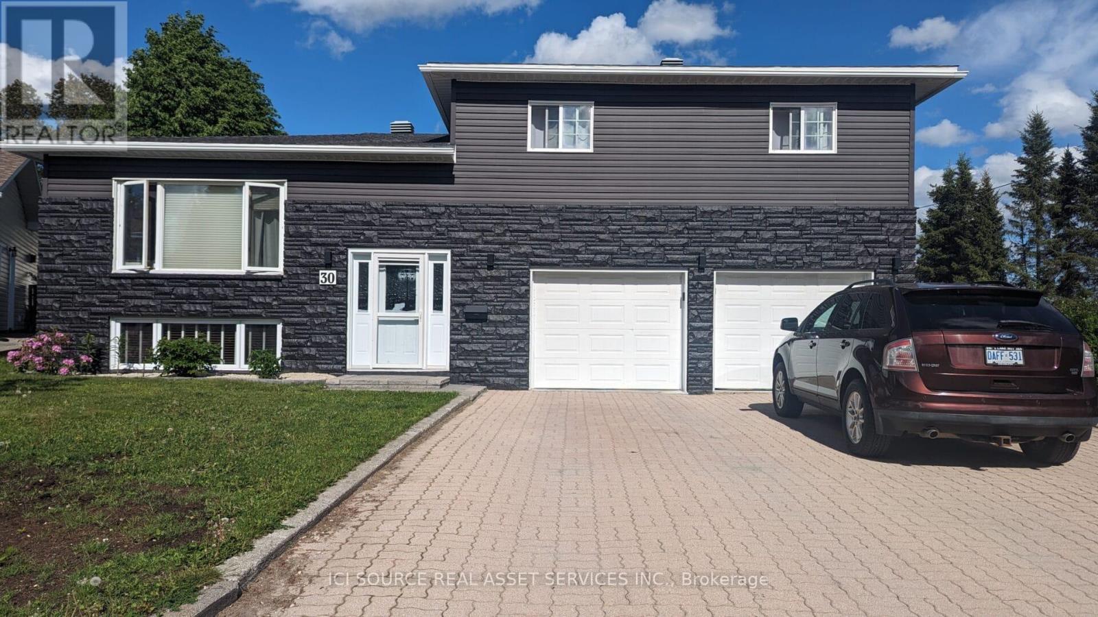 30 Hillcrest Drive, Kirkland Lake, Ontario  P2N 3M4 - Photo 2 - T12683696