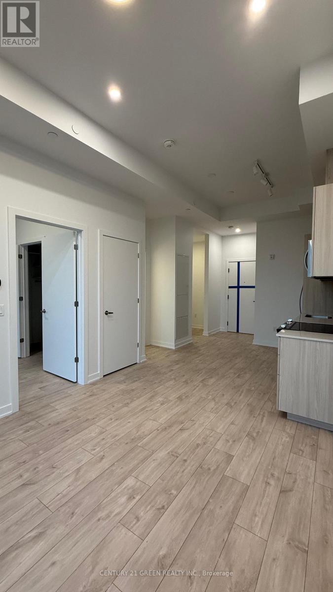 <div class="slider-price">$2,200 Monthly</div><p>D810 - 720 Whitlock Avenue, Milton, Ontario</p>