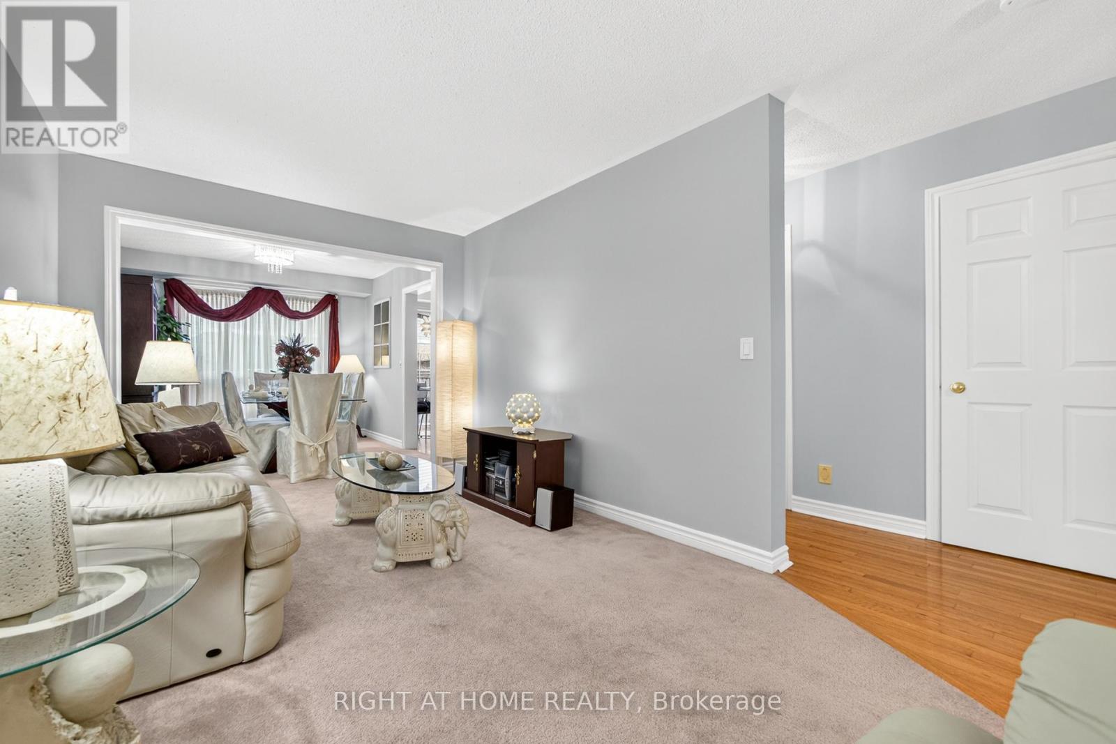 25 Heathcliffe Square, Brampton, Ontario  L6S 5R6 - Photo 10 - W12683642