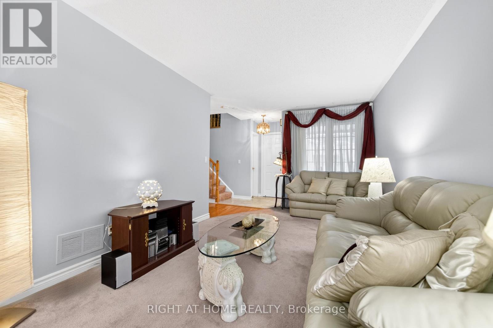 25 Heathcliffe Square, Brampton, Ontario  L6S 5R6 - Photo 13 - W12683642