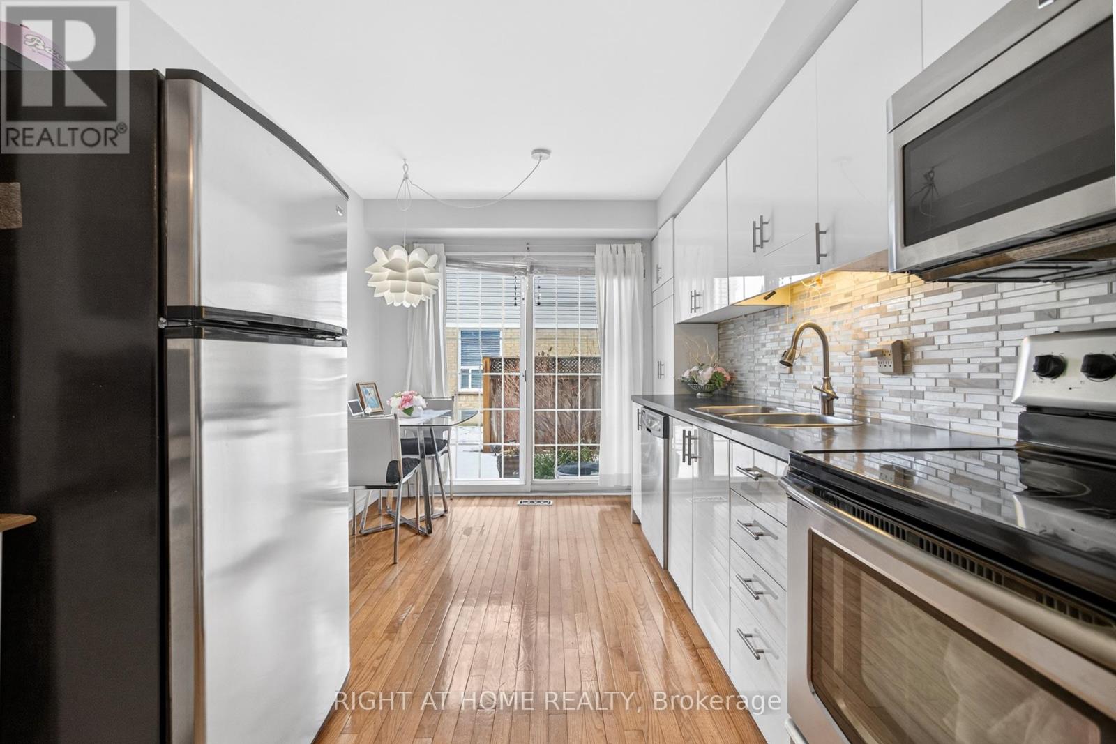 25 Heathcliffe Square, Brampton, Ontario  L6S 5R6 - Photo 20 - W12683642