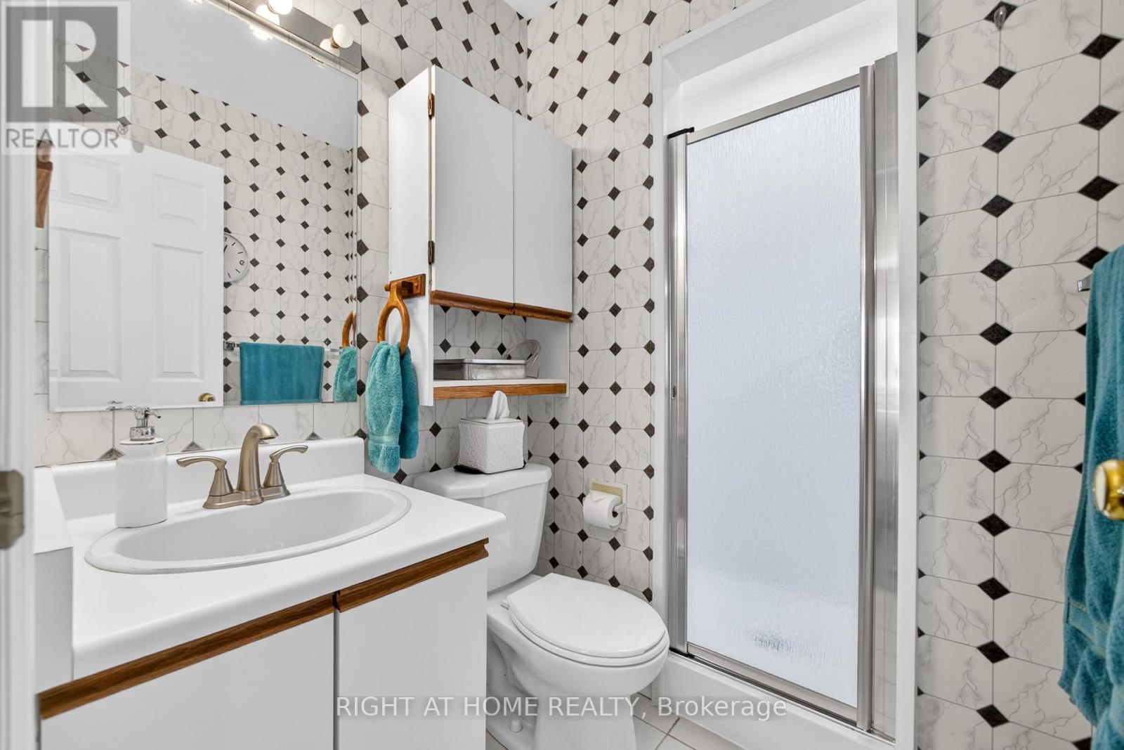 25 Heathcliffe Square, Brampton, Ontario  L6S 5R6 - Photo 34 - W12683642