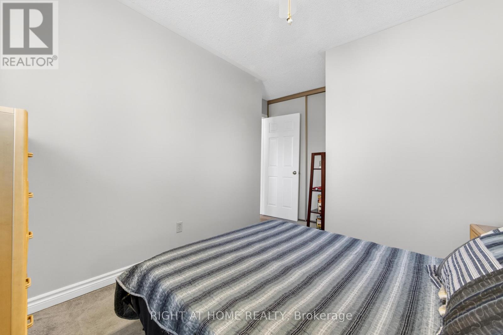25 Heathcliffe Square, Brampton, Ontario  L6S 5R6 - Photo 39 - W12683642