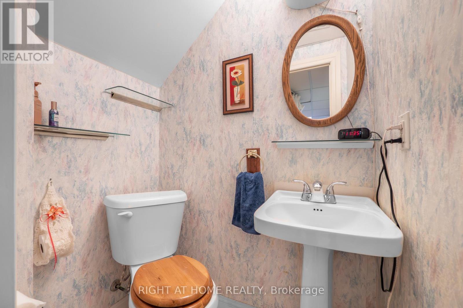 25 Heathcliffe Square, Brampton, Ontario  L6S 5R6 - Photo 43 - W12683642