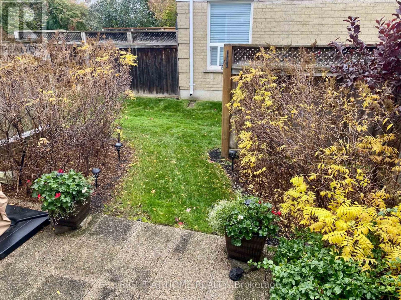 25 Heathcliffe Square, Brampton, Ontario  L6S 5R6 - Photo 48 - W12683642