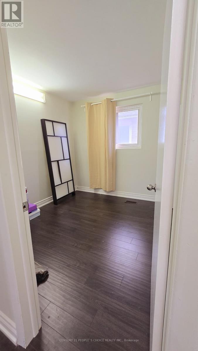 22 Murchison Crescent, Toronto (Mount Olive-Silverstone-Jamestown), Ontario  M9V 3P6 - Photo 10 - W12683644