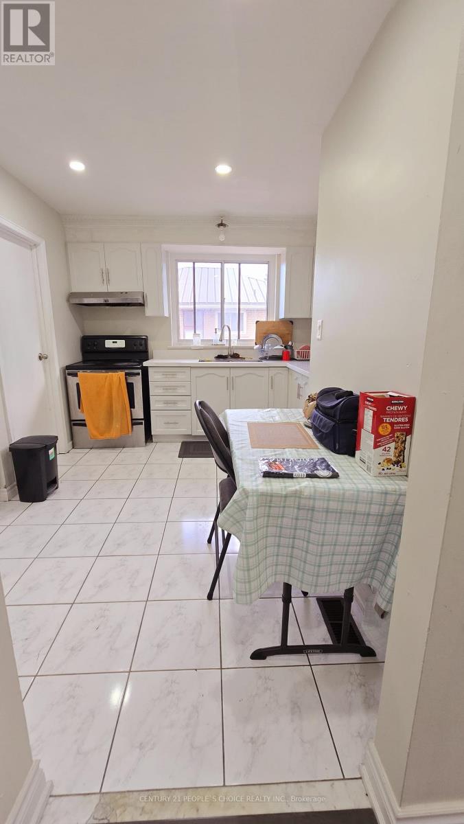 22 Murchison Crescent, Toronto (Mount Olive-Silverstone-Jamestown), Ontario  M9V 3P6 - Photo 6 - W12683644