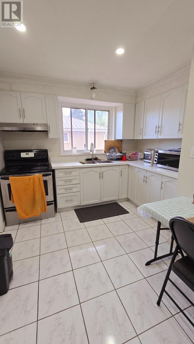 22 Murchison Crescent, Toronto (Mount Olive-Silverstone-Jamestown), Ontario  M9V 3P6 - Photo 7 - W12683644