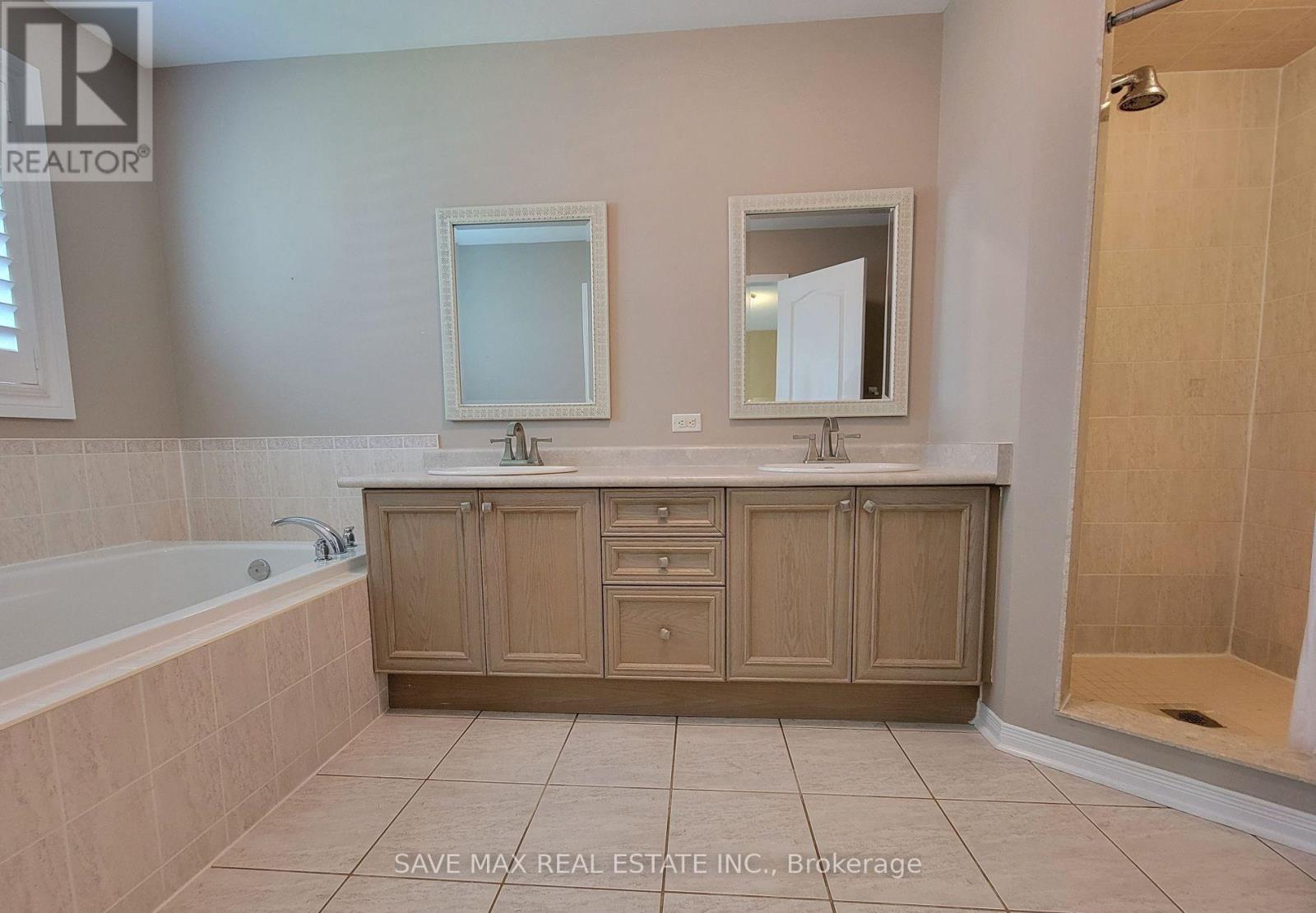 3080 Mission Hill Drive, Mississauga, Ontario  L5M 0C1 - Photo 11 - W12683646