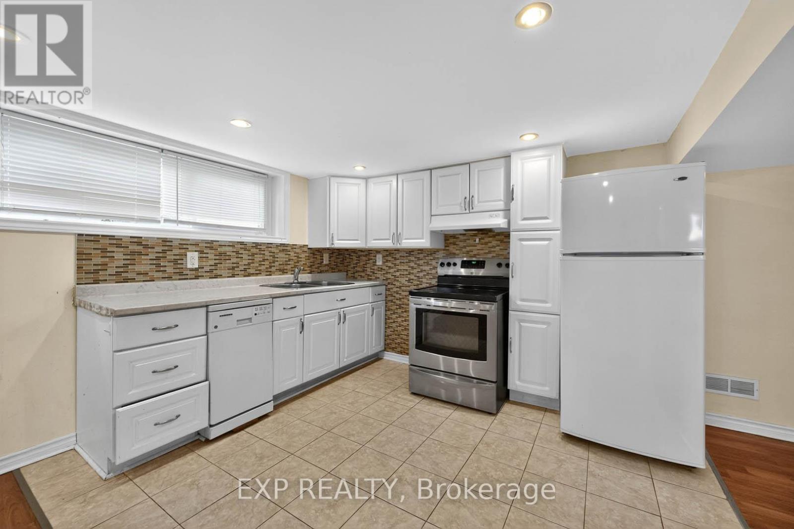 Lower Level - 3567 Queenston Drive, Mississauga, Ontario  L5C 2G8 - Photo 11 - W12683654