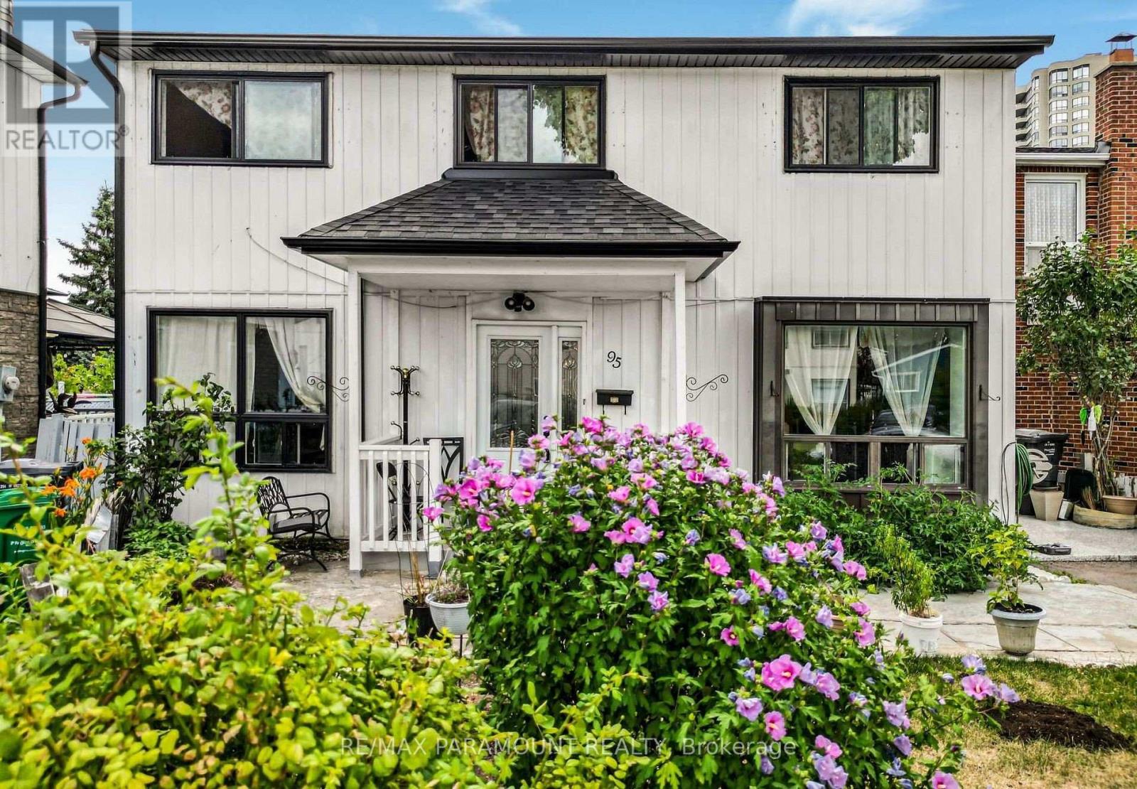 95 Huntingwood Crescent, Brampton, Ontario  L6S 1S5 - Photo 2 - W12683668