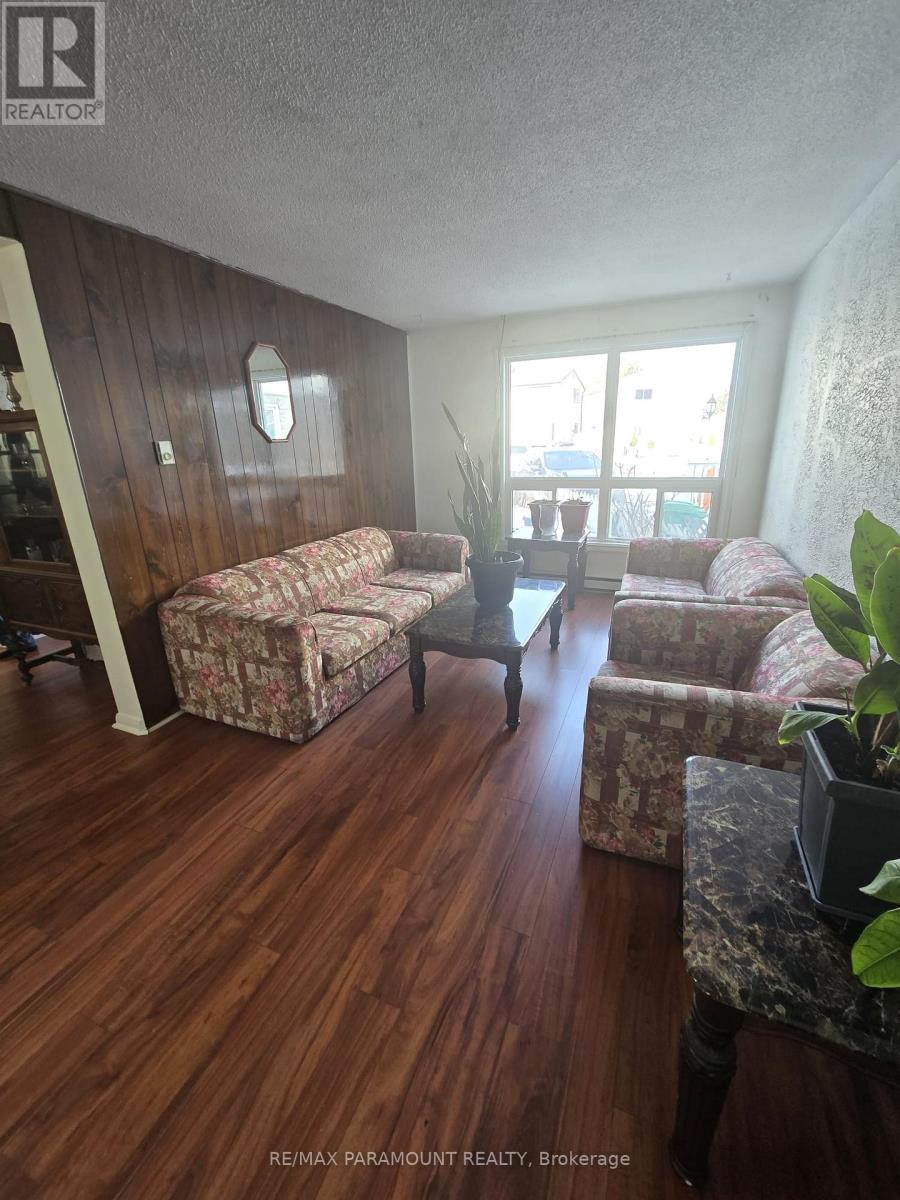 95 Huntingwood Crescent, Brampton, Ontario  L6S 1S5 - Photo 5 - W12683668