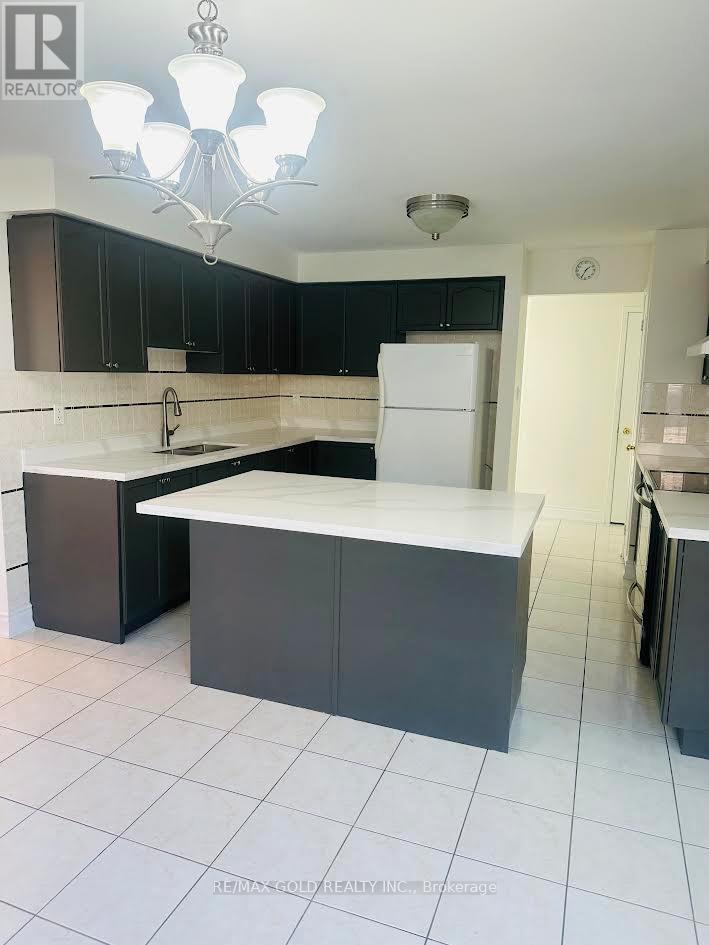 329 Brisdale Drive, Brampton, Ontario  L7A 3C1 - Photo 15 - W12683674