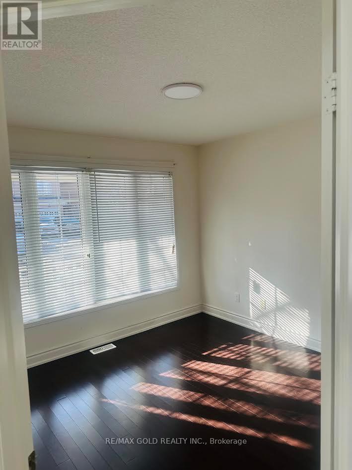 329 Brisdale Drive, Brampton, Ontario  L7A 3C1 - Photo 7 - W12683674