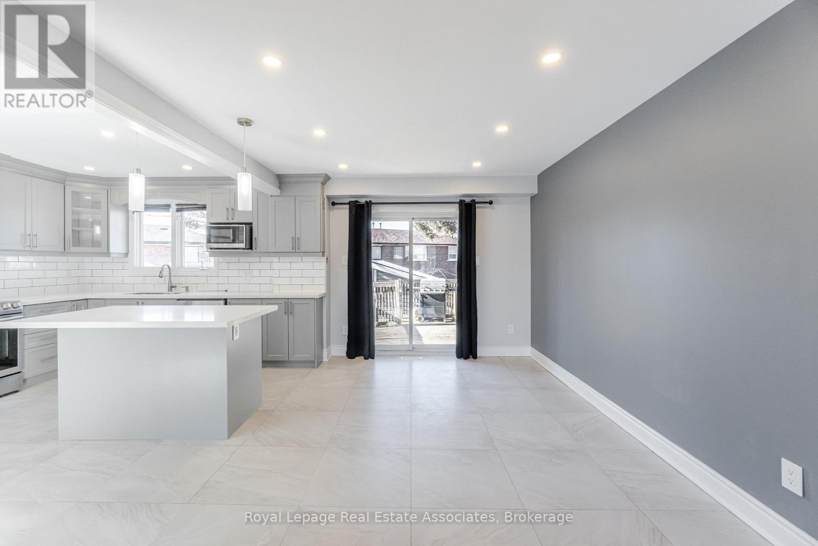 91 Bruce Beer Drive, Brampton, Ontario  L6V 2Z7 - Photo 9 - W12683728