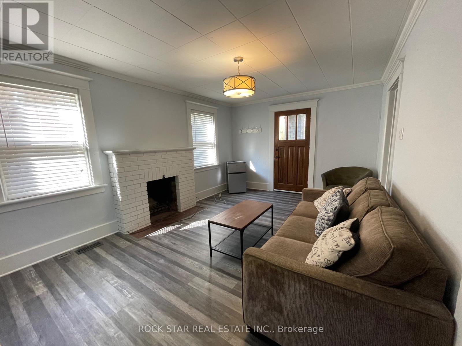 59 Laurel Street, Waterloo, Ontario  N2J 2H3 - Photo 3 - X12683718