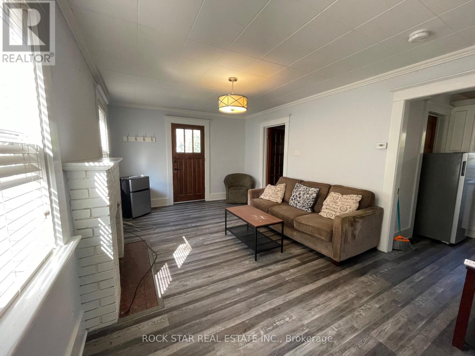 59 Laurel Street, Waterloo, Ontario  N2J 2H3 - Photo 5 - X12683718