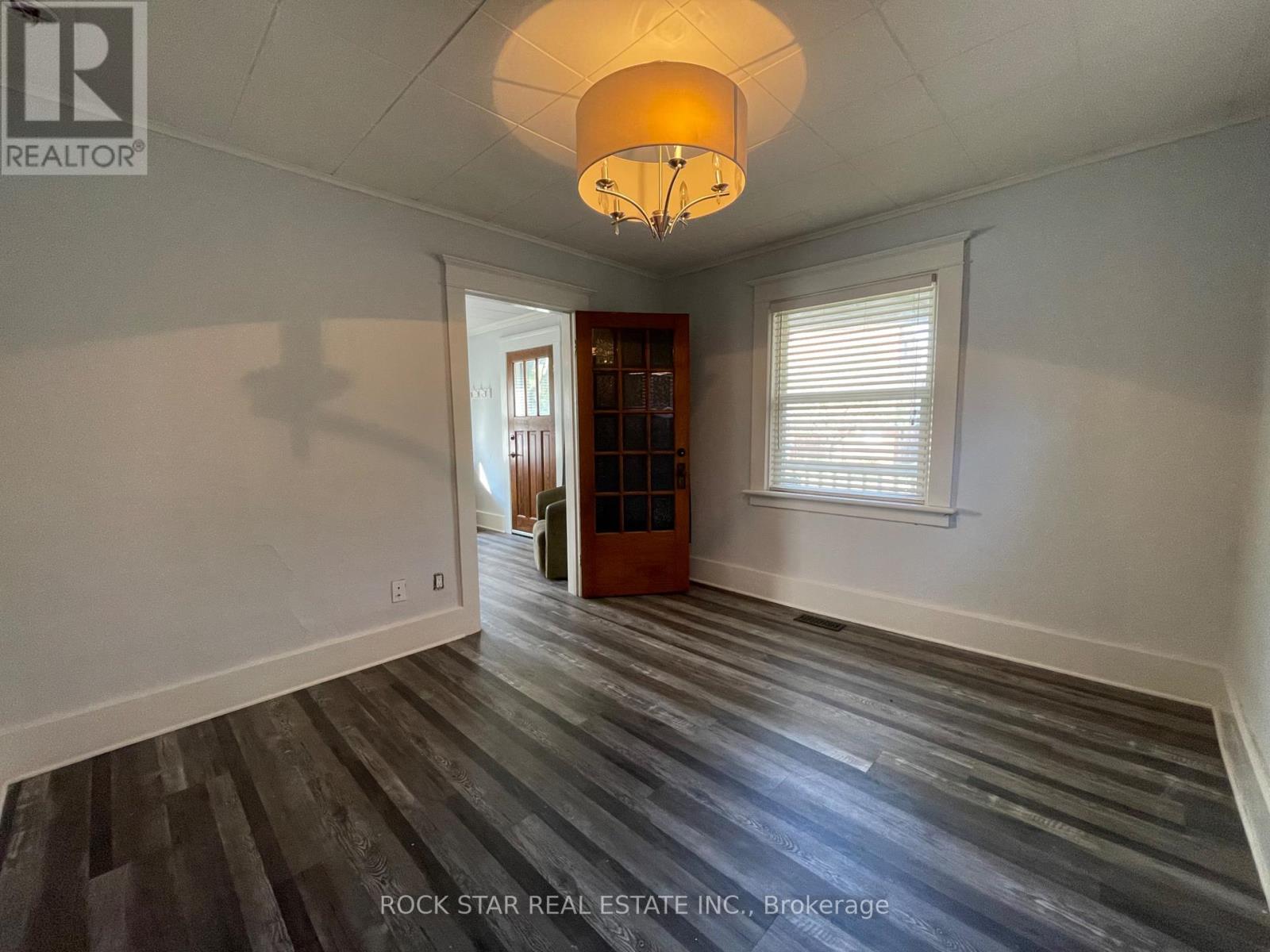 59 Laurel Street, Waterloo, Ontario  N2J 2H3 - Photo 6 - X12683718