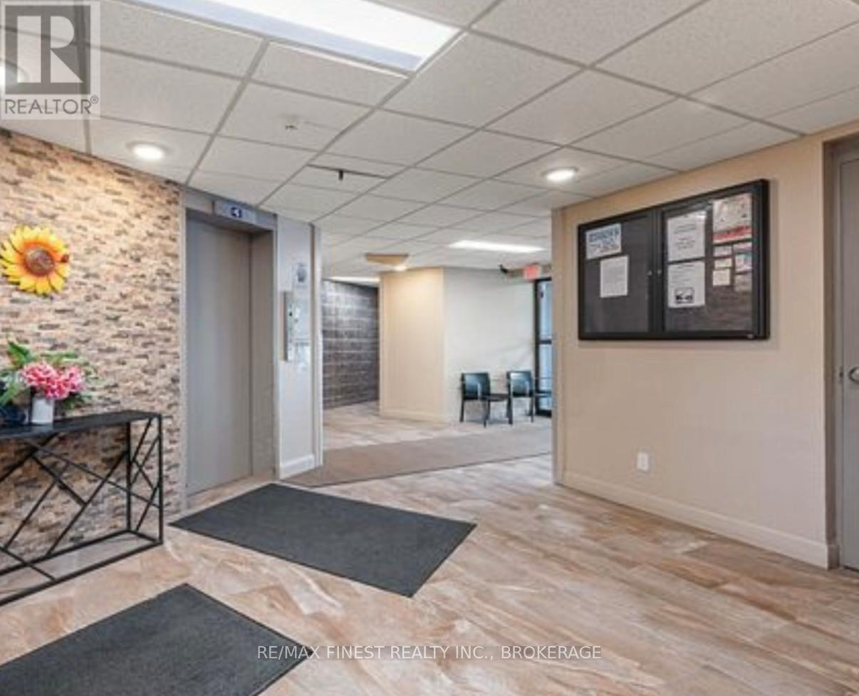 212 - 17 Eldon Hall Place, Kingston, Ontario  K7M 7H5 - Photo 2 - X12683762