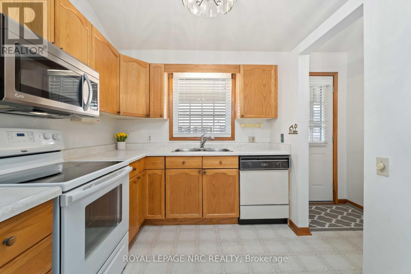 4115 Apple Blossom Lane, Lincoln, Ontario  L0R 2C0 - Photo 8 - X12683736