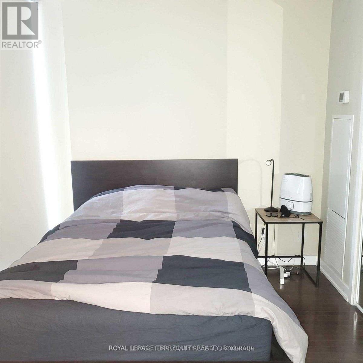 1910 - 14 York Street, Toronto, Ontario  M5J 0B1 - Photo 1 - C12683768