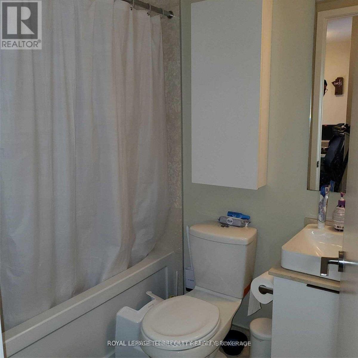 1910 - 14 York Street, Toronto, Ontario  M5J 0B1 - Photo 3 - C12683768