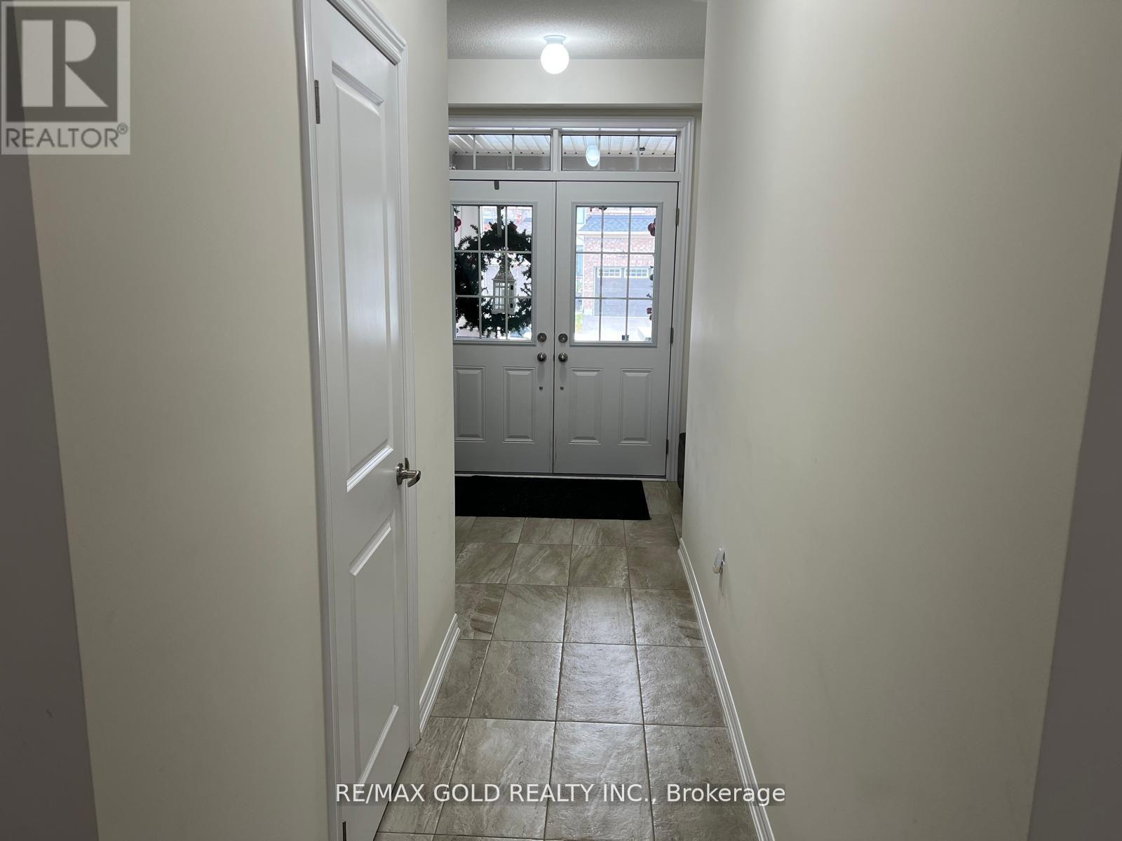 31 Tamworth Terrace, Barrie, Ontario  L9J 0W5 - Photo 2 - S12683780