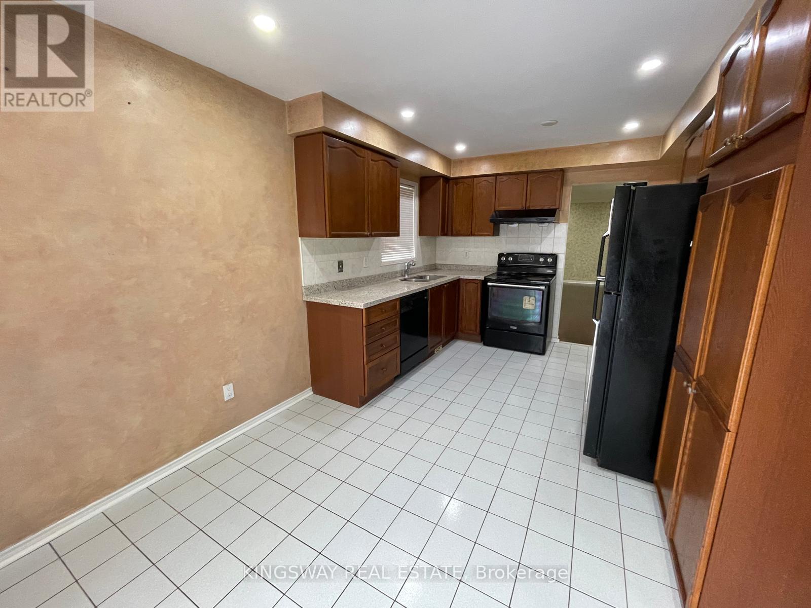 1267 Bantham St Street, Mississauga, Ontario  L5V 1P7 - Photo 11 - W12683740