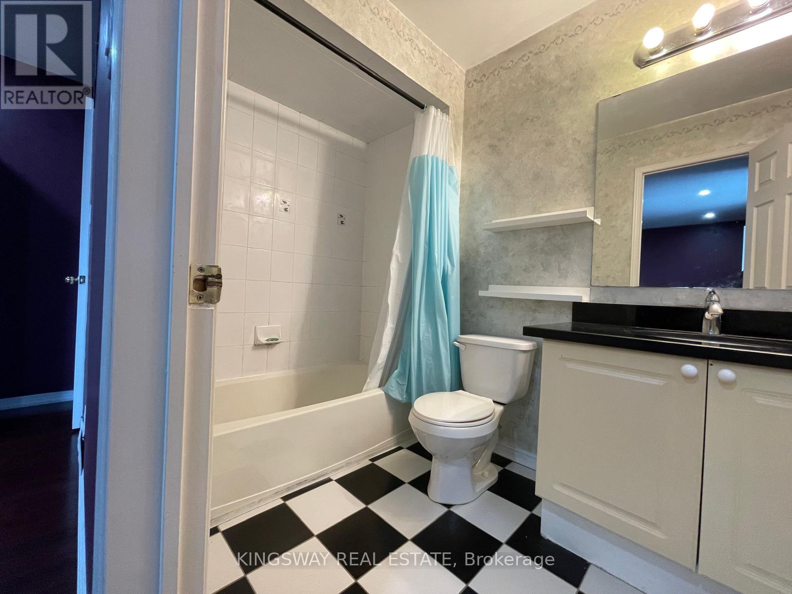 1267 Bantham St Street, Mississauga, Ontario  L5V 1P7 - Photo 17 - W12683740