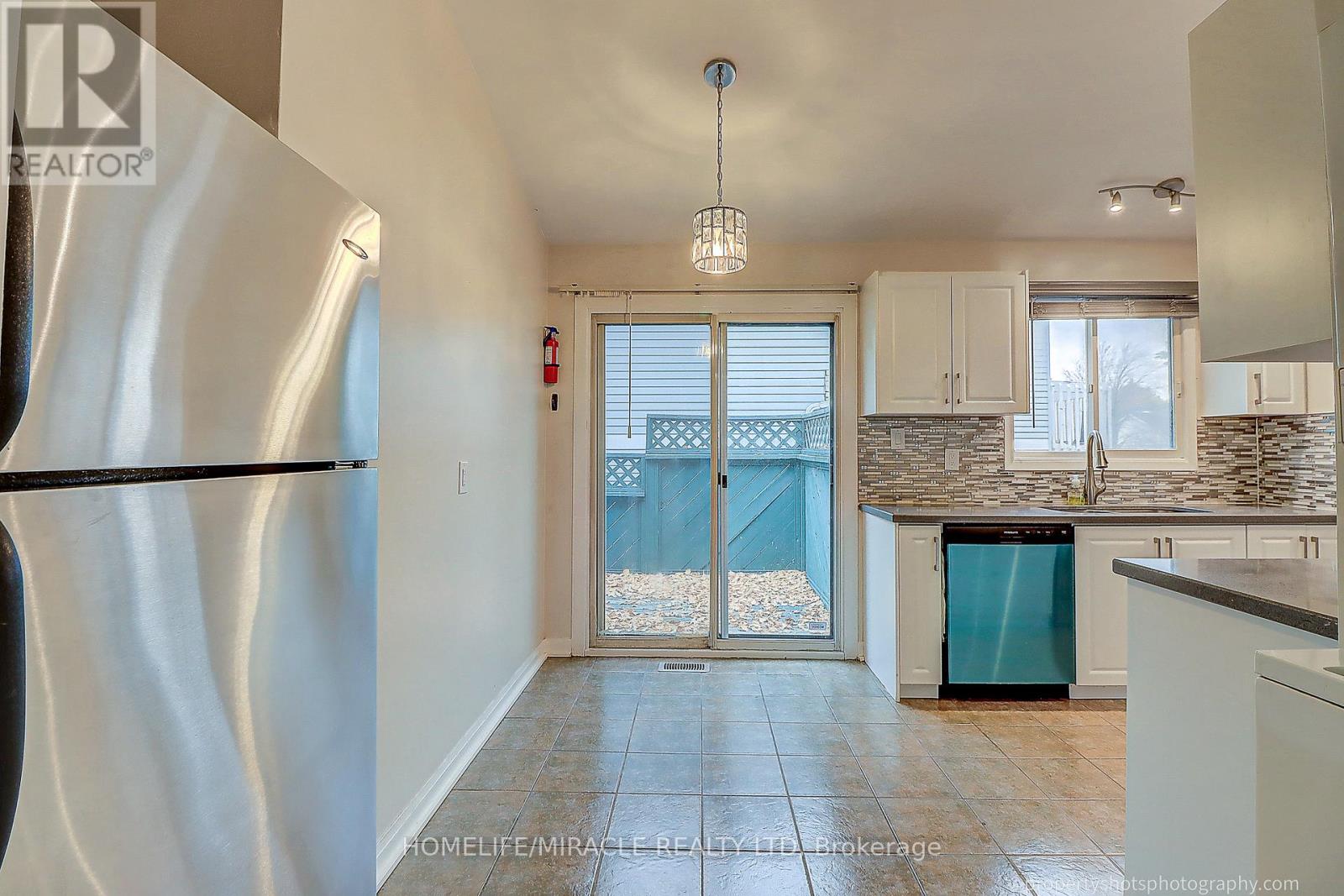 Upper - 4 Richvale Drive, Brampton, Ontario  L6Z 1M4 - Photo 10 - W12683756