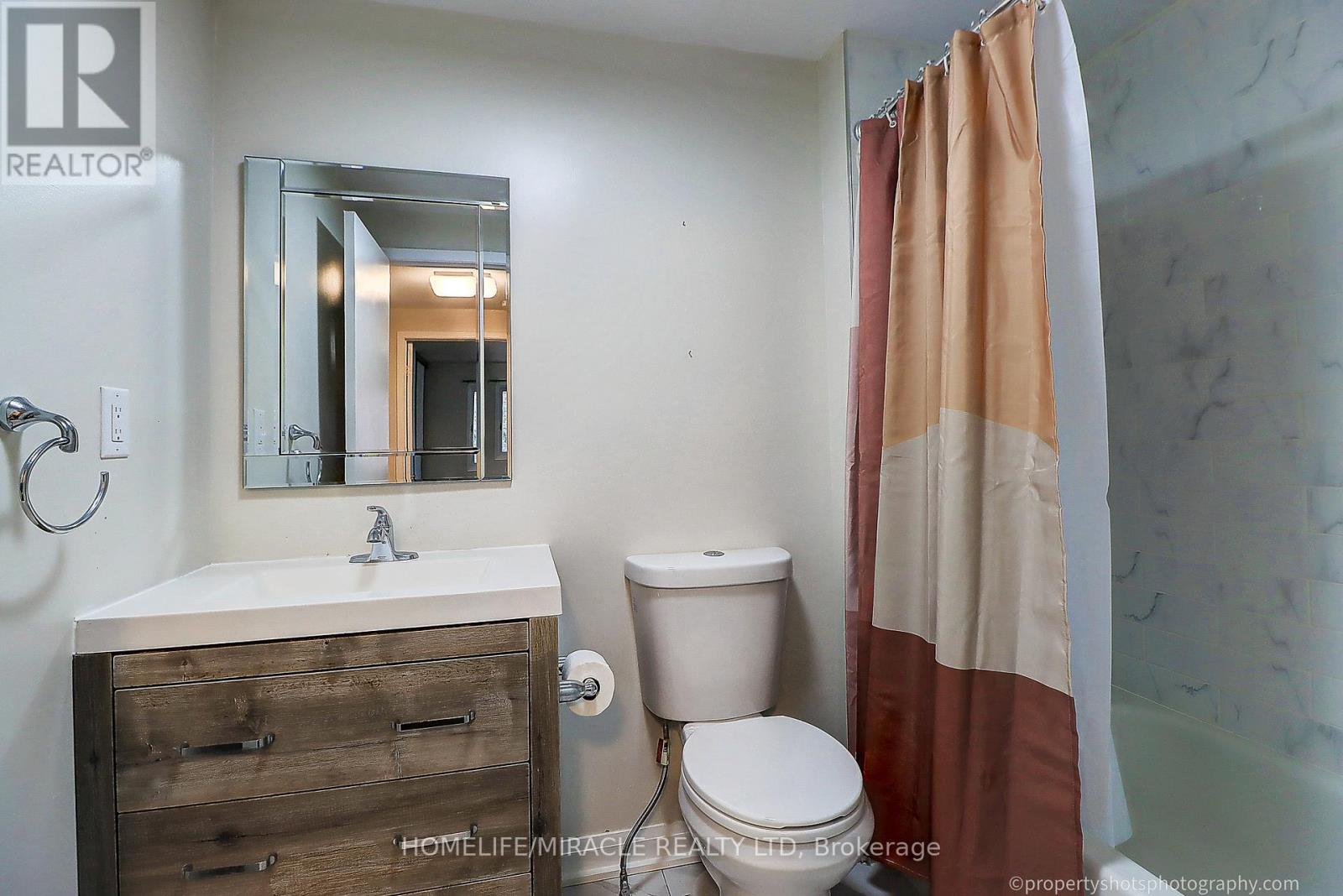 Upper - 4 Richvale Drive, Brampton, Ontario  L6Z 1M4 - Photo 17 - W12683756