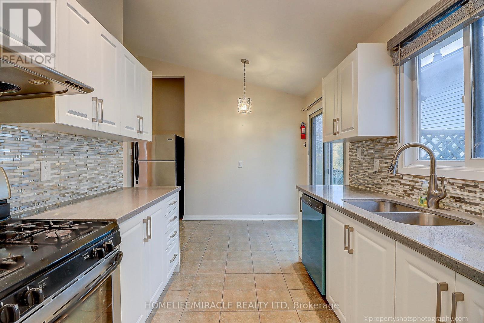 Upper - 4 Richvale Drive, Brampton, Ontario  L6Z 1M4 - Photo 7 - W12683756