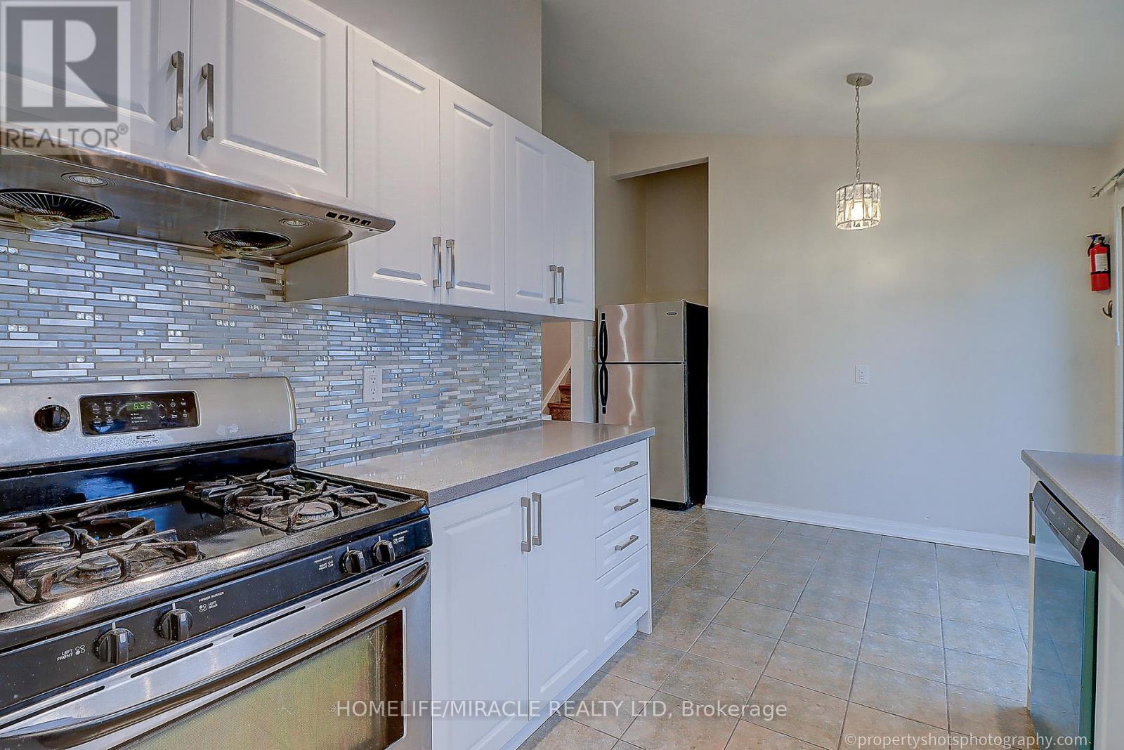 Upper - 4 Richvale Drive, Brampton, Ontario  L6Z 1M4 - Photo 8 - W12683756