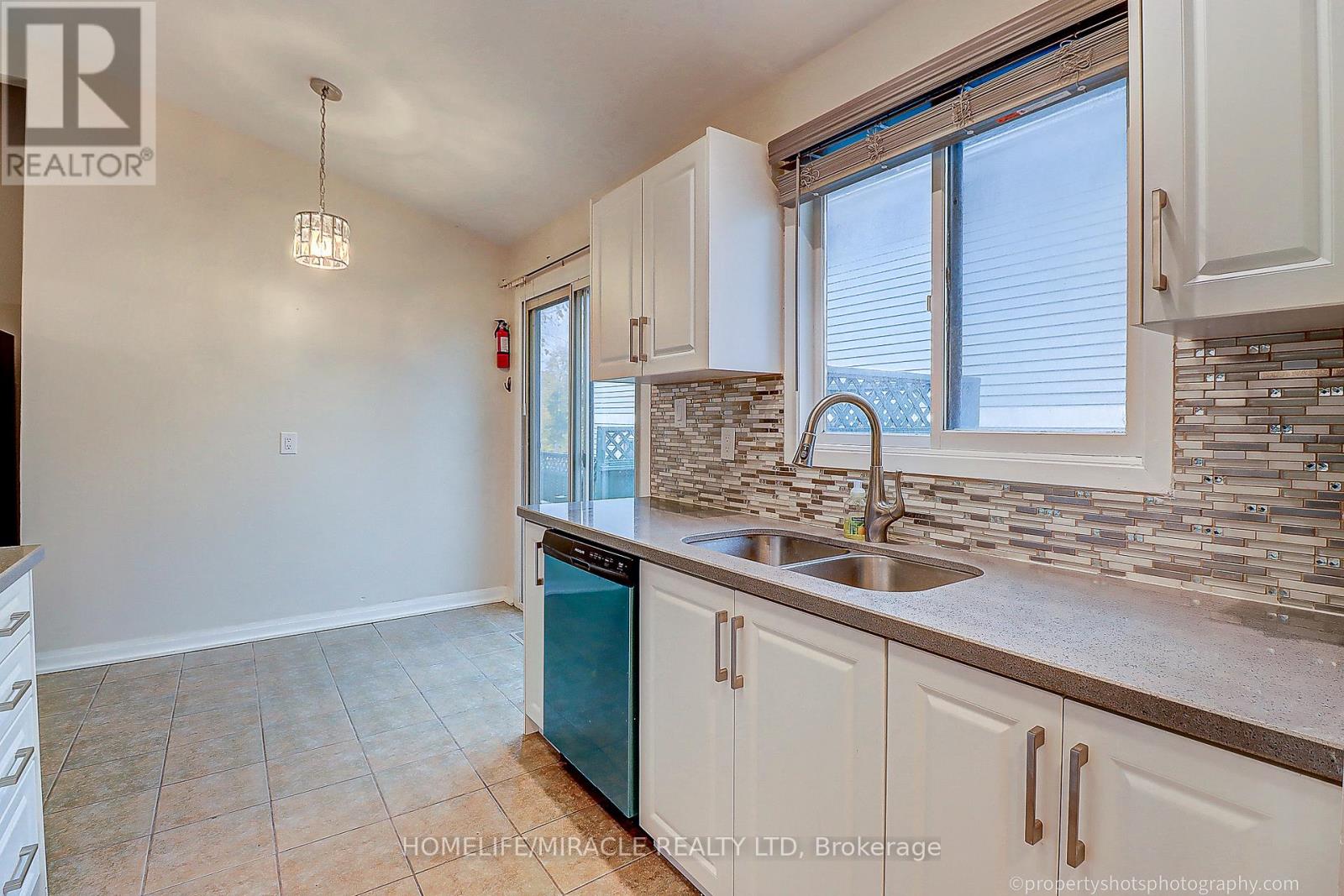 Upper - 4 Richvale Drive, Brampton, Ontario  L6Z 1M4 - Photo 9 - W12683756