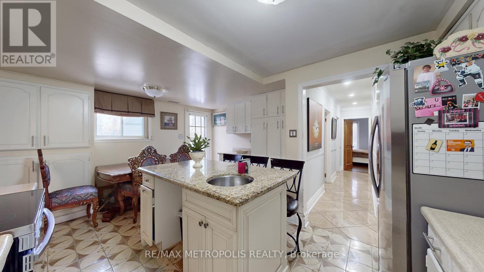 11 Conamore Crescent, Toronto, Ontario  M3J 1H2 - Photo 12 - W12683782