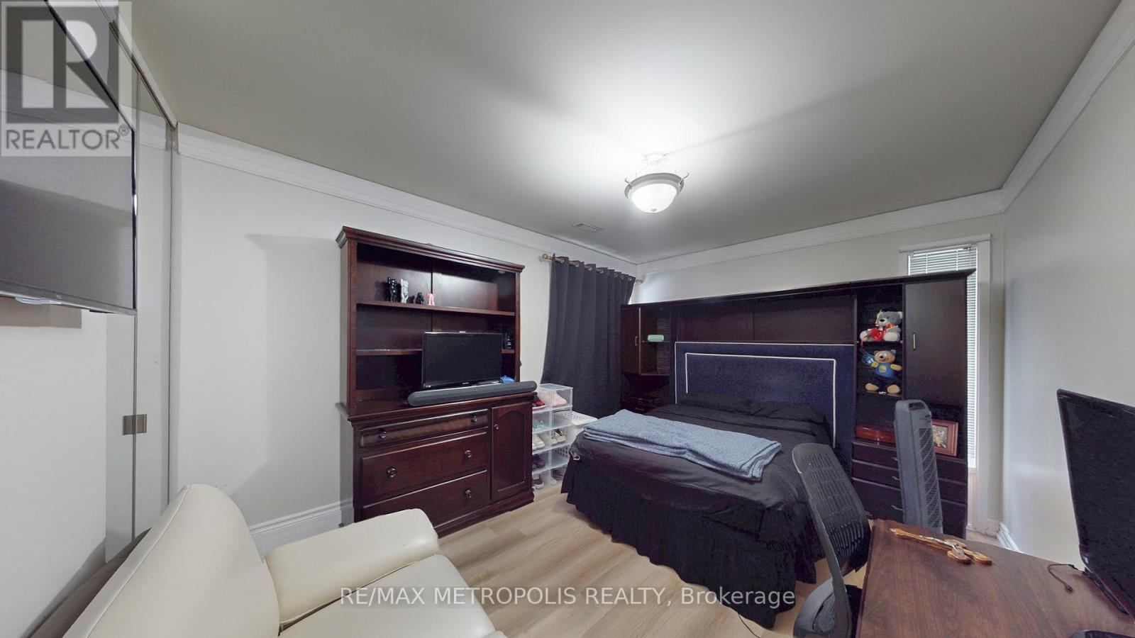 11 Conamore Crescent, Toronto, Ontario  M3J 1H2 - Photo 15 - W12683782